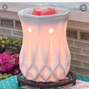 Bnib alabaster Scentsy warmer